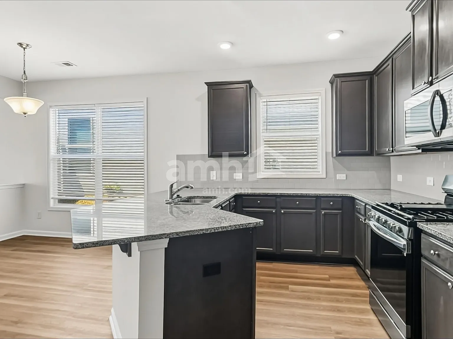 4 bed, 3.5 bath, 2200 sqft, $2,330 — Photo 4
