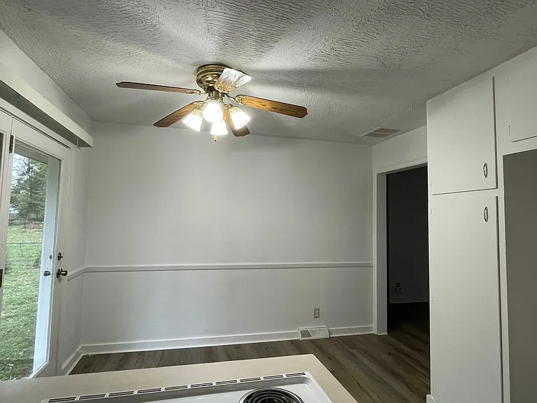 2716 E Linwood St — Photo 5