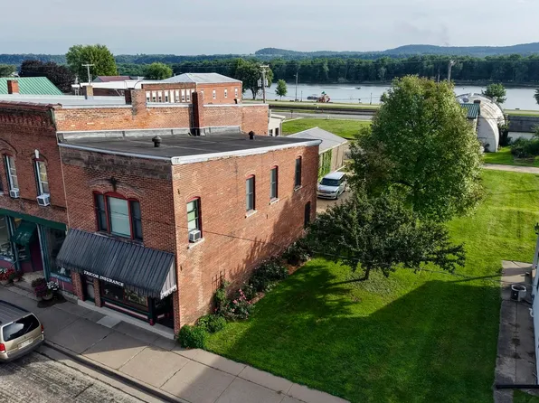 108 E Amelia St, Cassville, WI 53806
