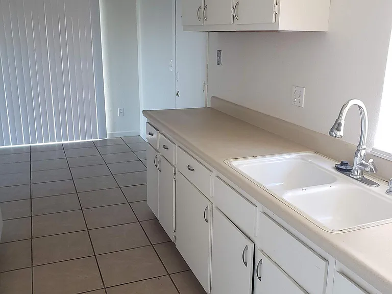 3245 Sanbury Cir — Photo 5