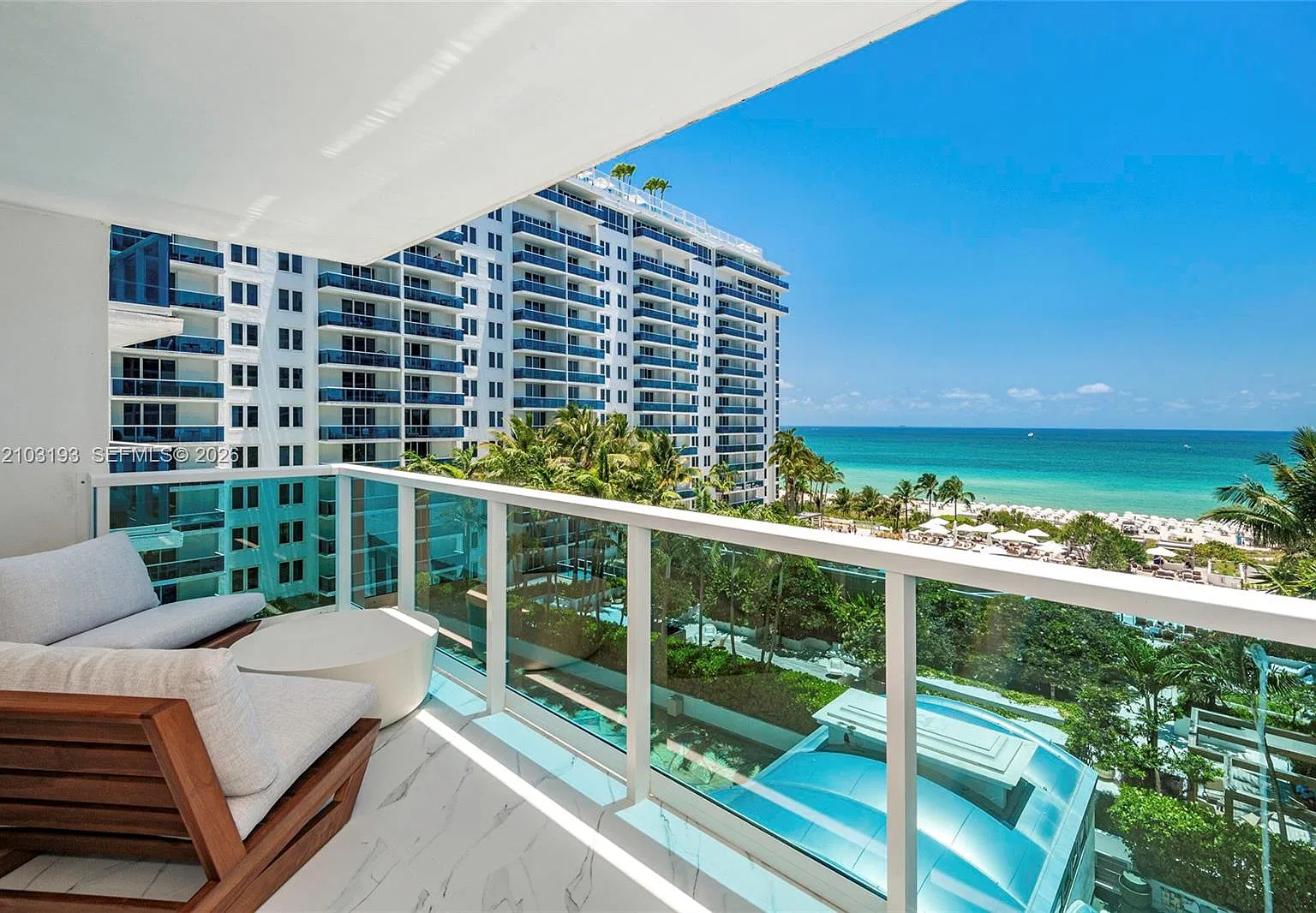 Roney Palace Condo — Photo 1