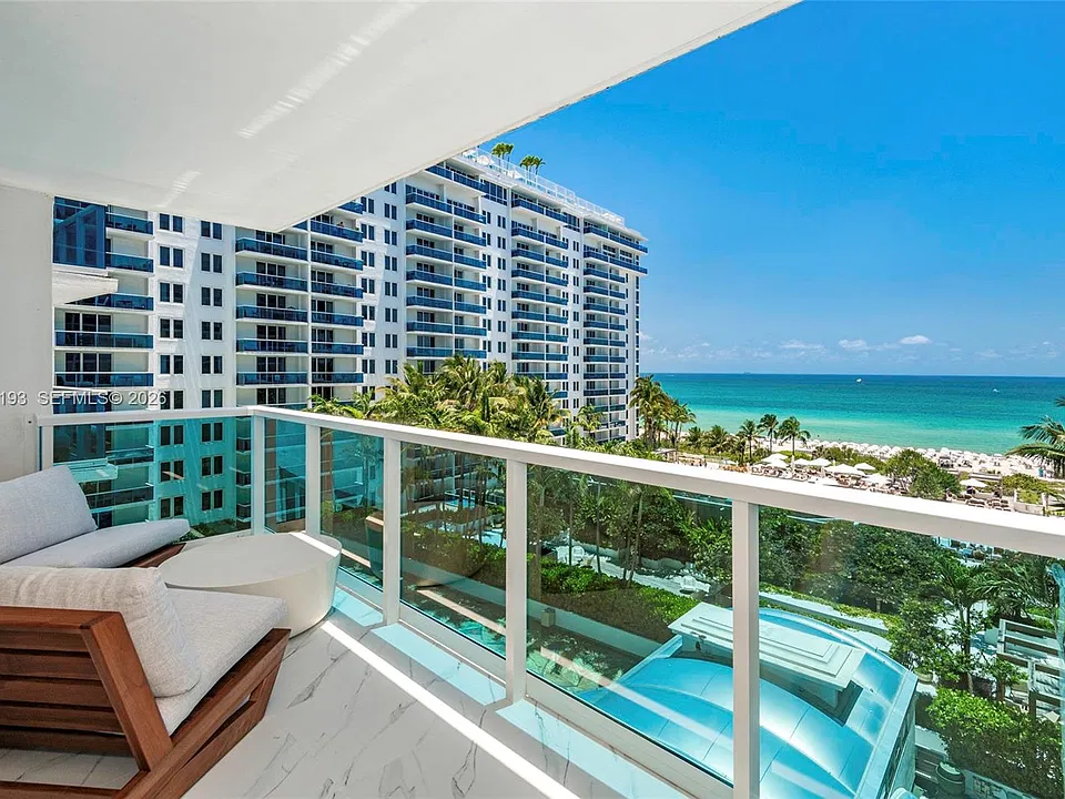 2301 Collins Ave #825