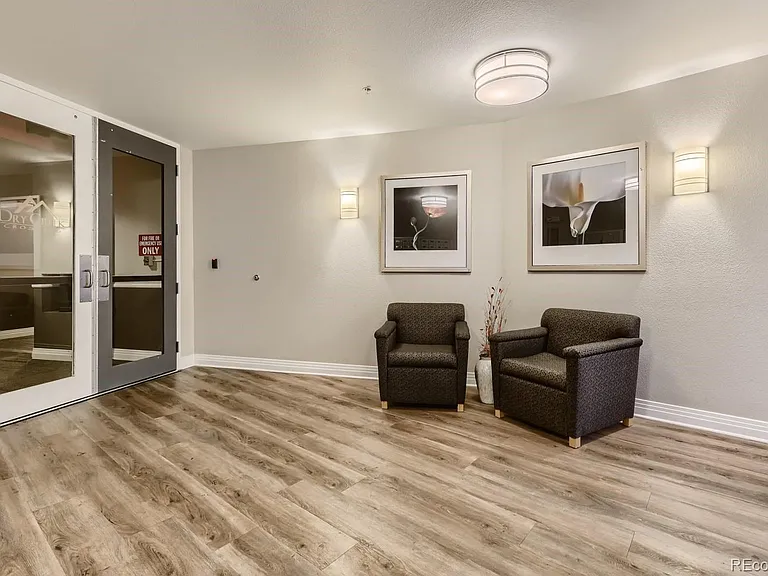 9019 E Panorama Cir #406 — Photo 4