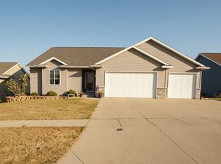 5706 Mayfair St SW, Cedar Rapids, IA 52404