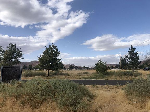 5th image of 607 W Willow Dr