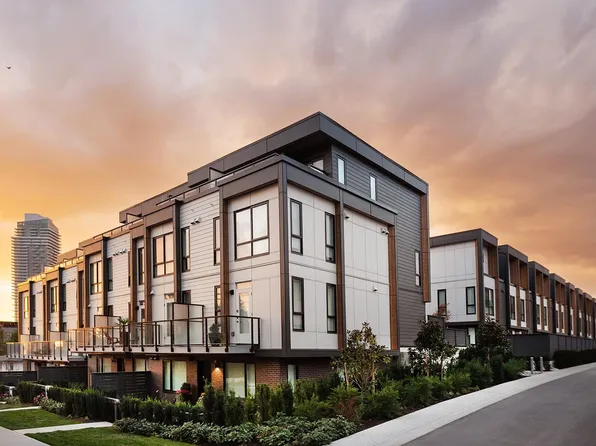 715 Ducklow St #201, Coquitlam, BC V3J 0P7