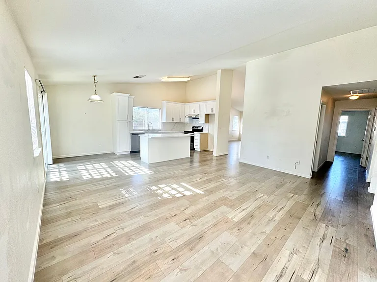 3960 Regatta Dr — Photo 15