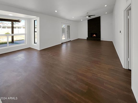 3rd image of 1830 E MANHATTON Drive