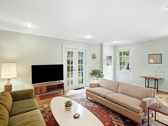 3rd image of 407 Lafayette Ave