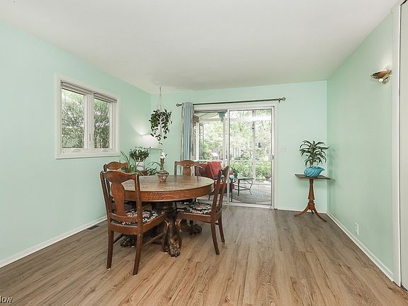 4th image of 74 Barberry Dr