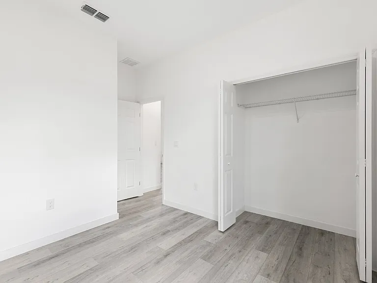602 Desmoines Ct — Photo 29