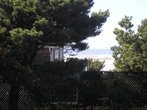 5th image of 2010 NW Oceania Pl