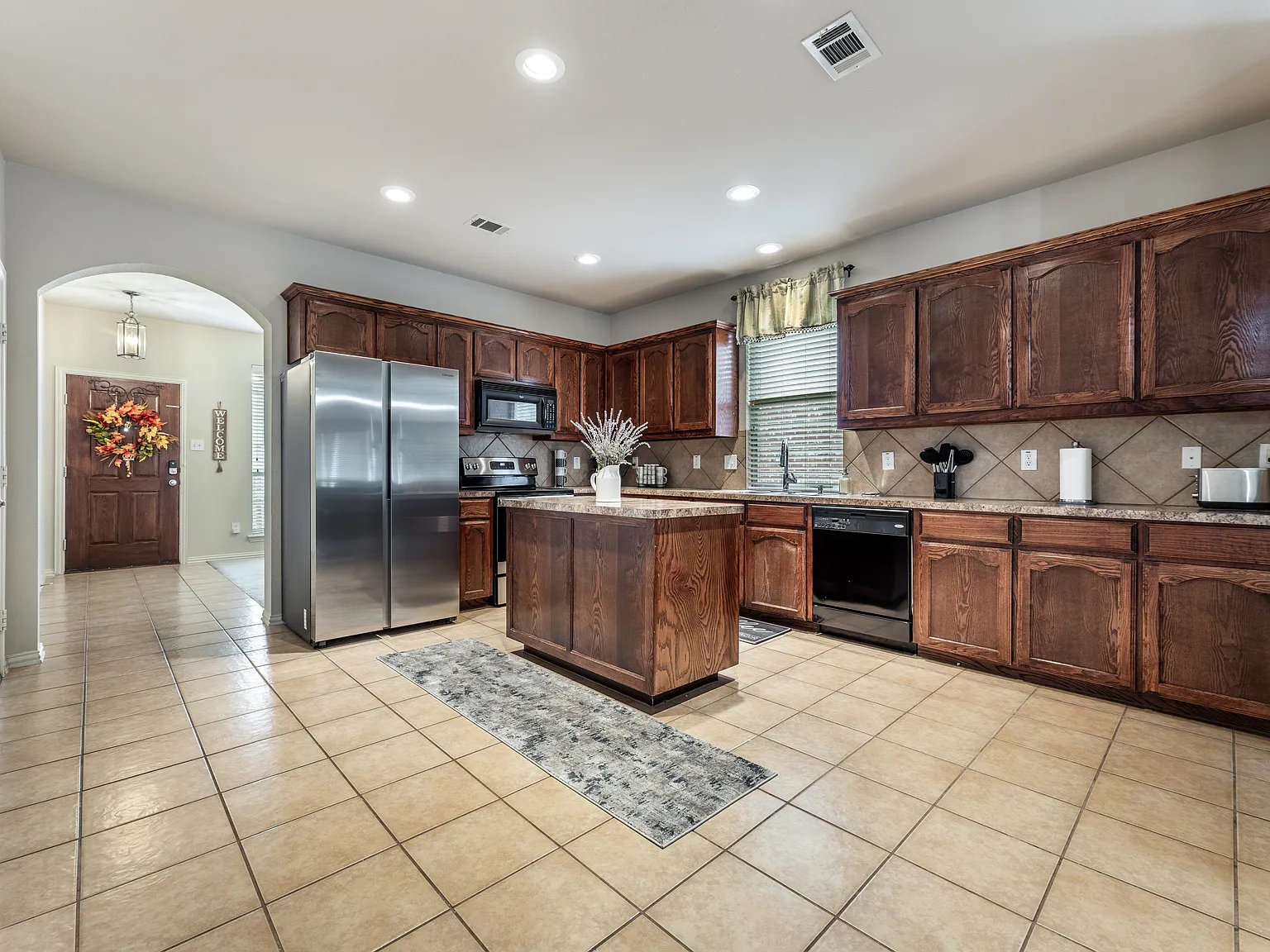 3 bed, 1587 sqft, $4,490 — Photo 4