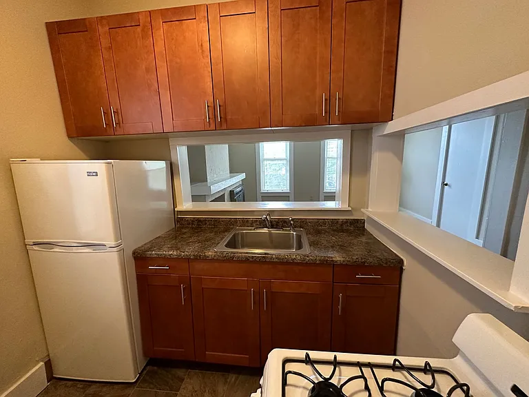 1 & 2 Bedrooms-Brady St - Heat & Electricity Included — Photo 28
