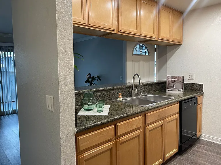 Park Plaza Apartments — Photo 63