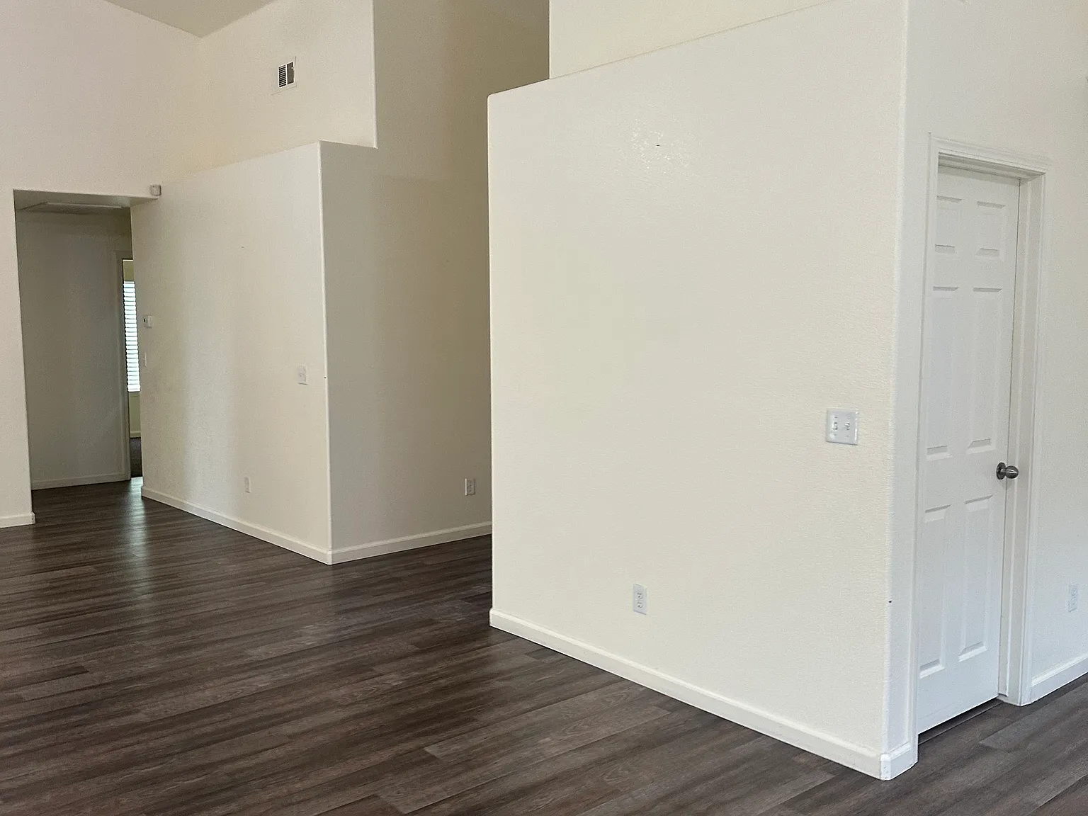 4 bed, 2016 sqft, $2,600 — Photo 3