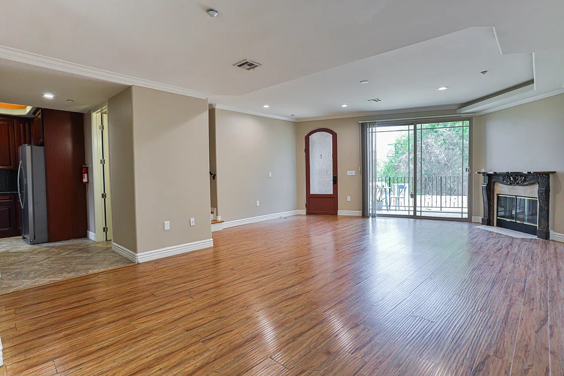 3 bed, 1720 sqft, $4,600 — Photo 3