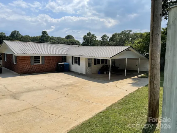 178 Holland St, Forest City, NC 28043