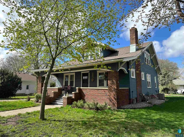 316 E 3rd St, Freeman, SD 57029