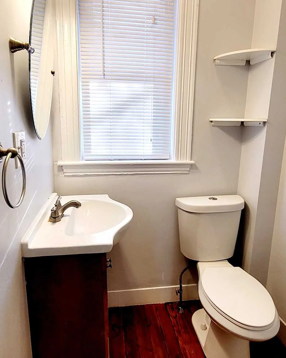 4 bed, 1.5 bath, $4,100 — Photo 4