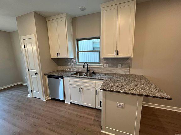 3rd image of 3401 Garden Club Dr