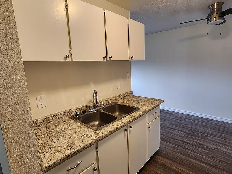 4001 Enemark Cres — Photo 15