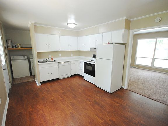 3rd image of 1112 Montrose St