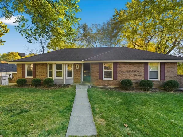 2208 Sunset Ct, Leavenworth, KS 66048