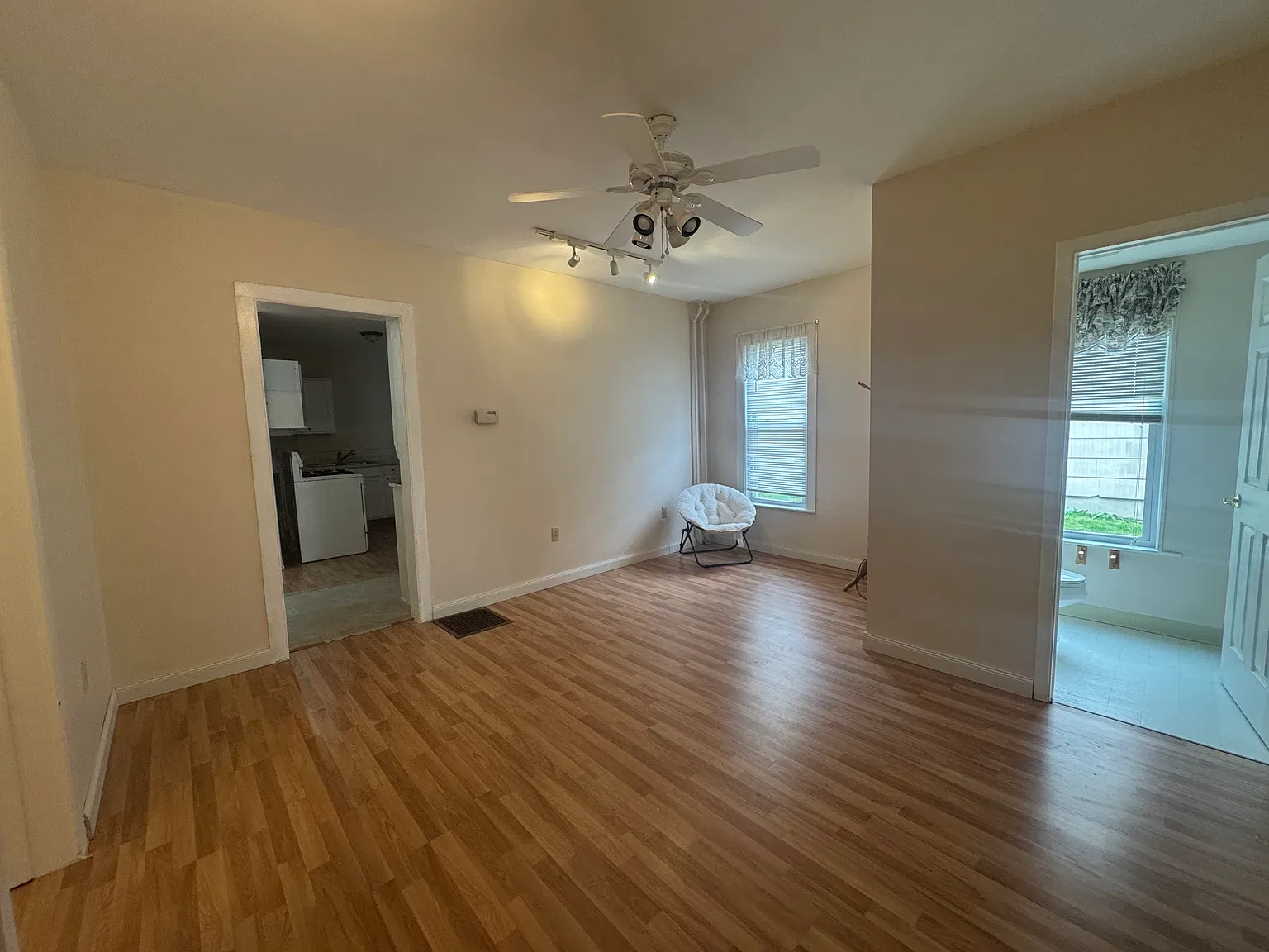 3 bed, 1.5 bath, 1314 sqft, $1,450 — Photo 2