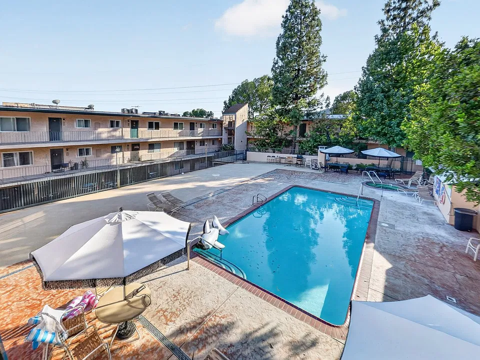 2940 N Verdugo Rd #322