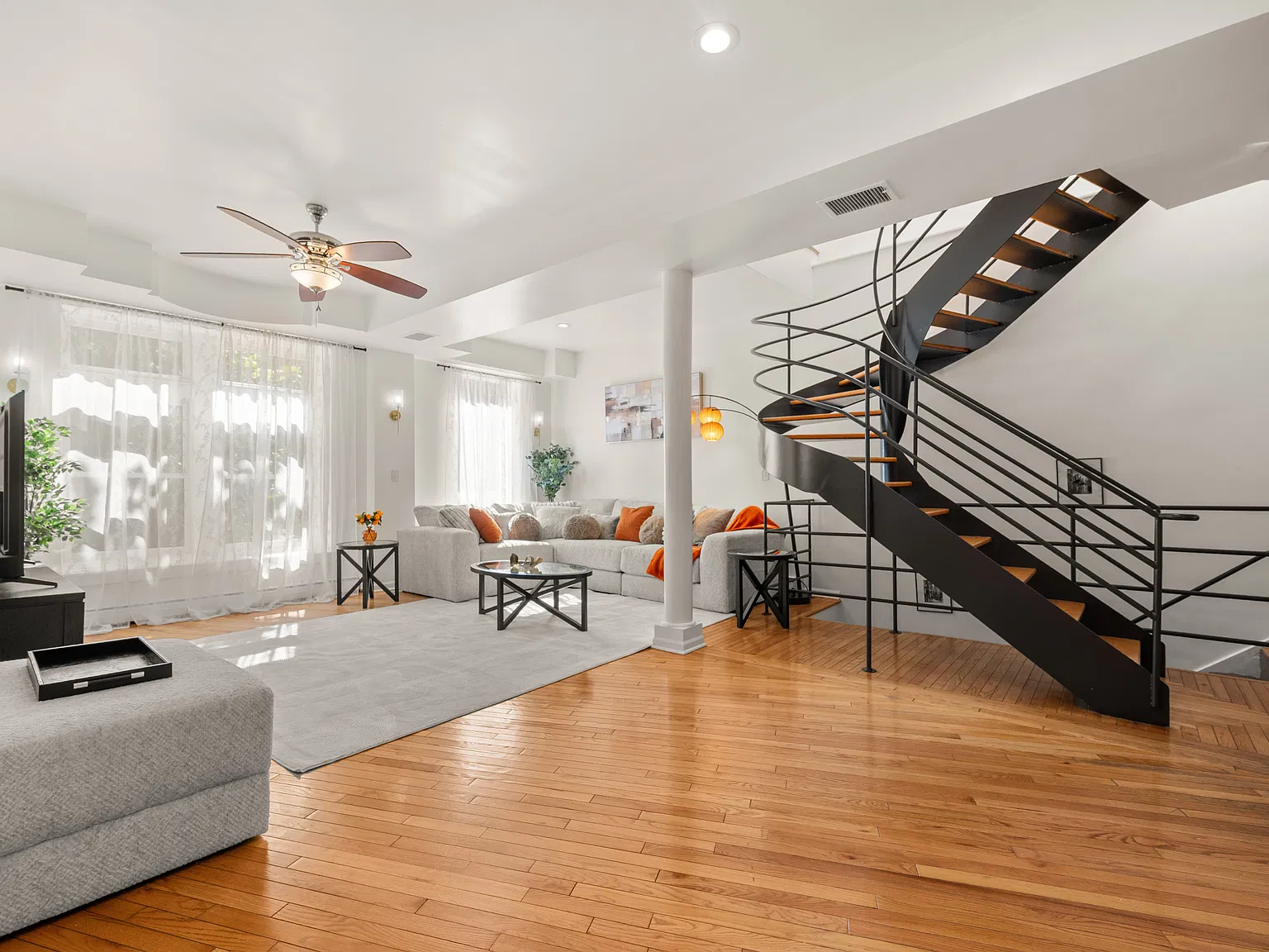 3 bed, 2200 sqft, $11,900 — Photo 3