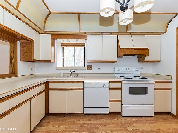 5th image of 9561 Arrowhead Dr Unit 2A