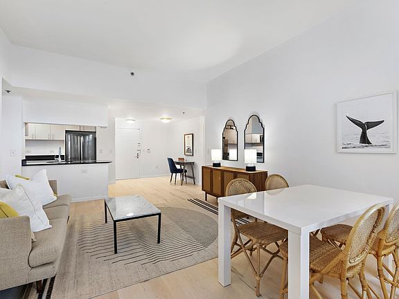 4th image of 102 Christopher Columbus Dr APT 709