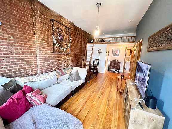 3rd image of 31 W 75th St APT 4B