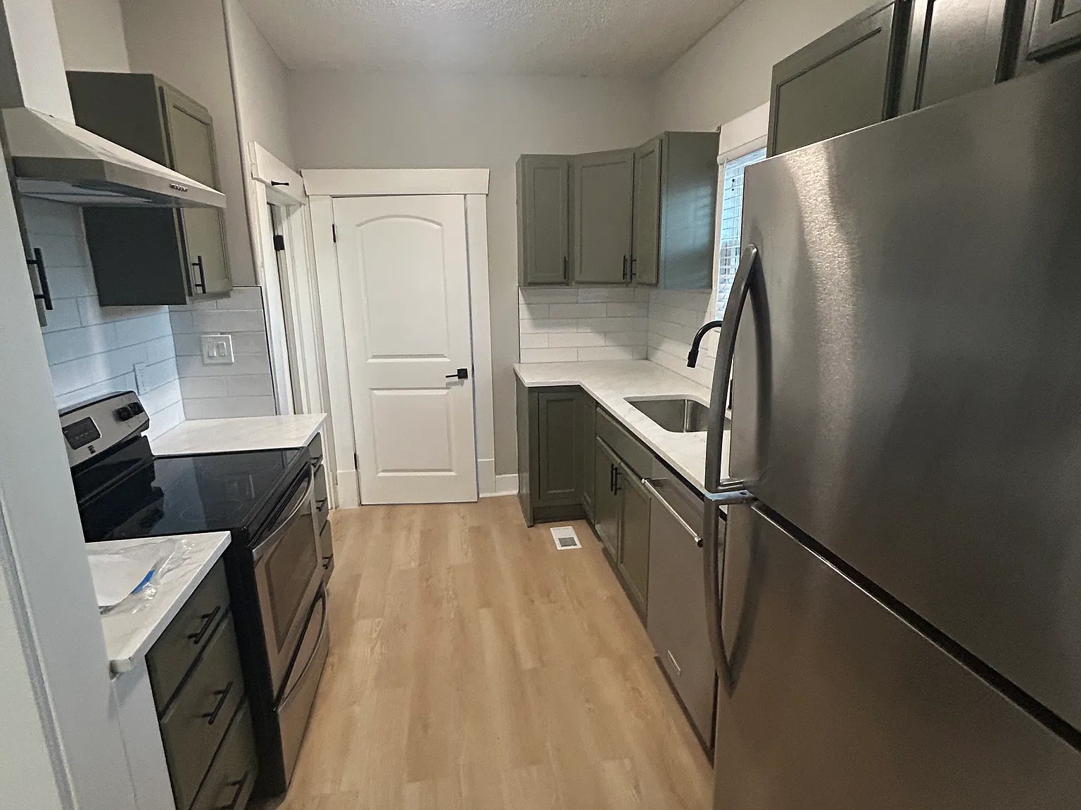 4 bed, 2125 sqft, $3,300 — Photo 2
