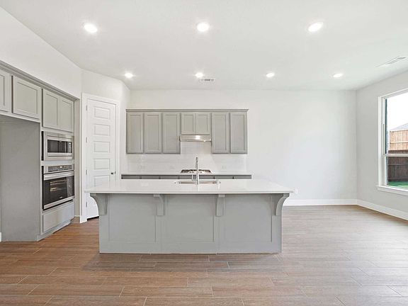 2nd image of 3411 Charleston Dr