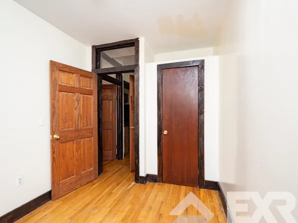 189 Stanhope Street image 9 of 14