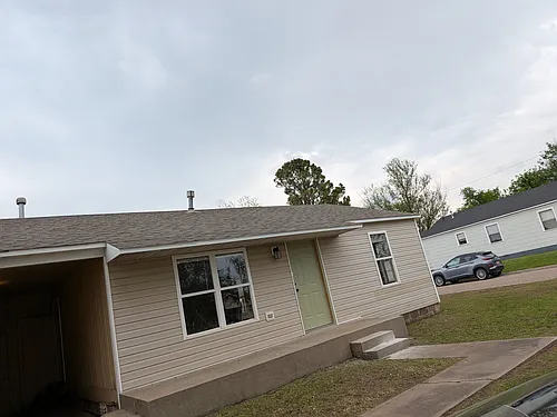 2101 N Ione Ave Photo 1
