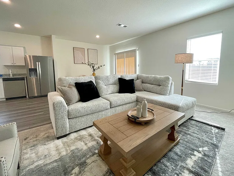 35 Glen Crossing Rd — Photo 6