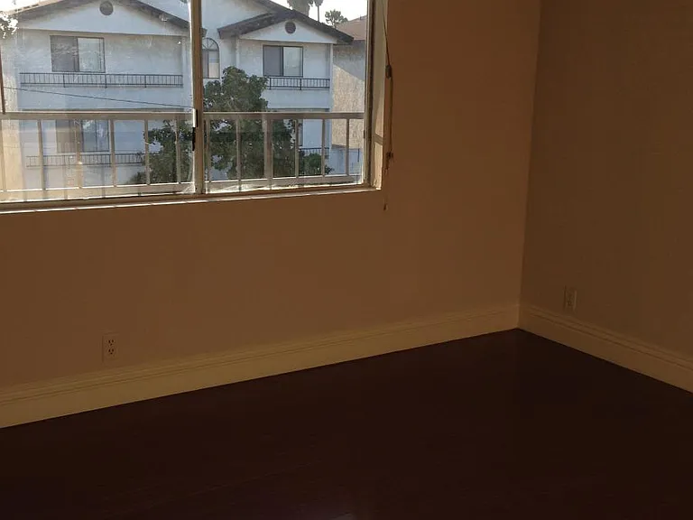 12622 Kornblum Ave #1 — Photo 8
