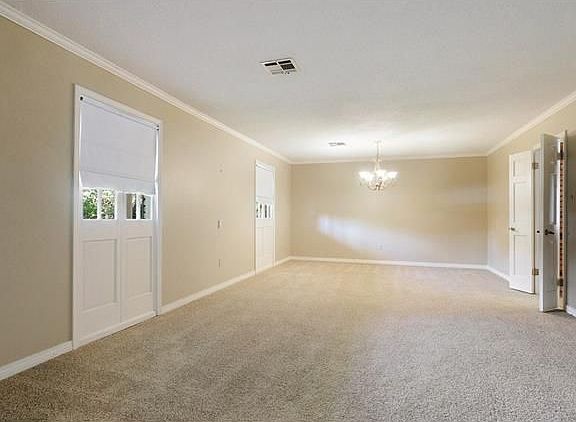 4th image of 12 Five Oaks Dr