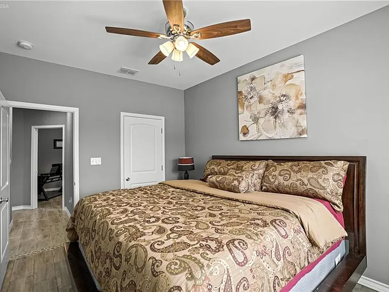 3921 Woodhouse Ln — Photo 6