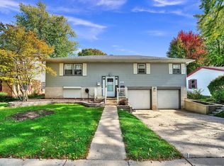 1153 Blackhawk Dr, Elgin, IL 60120