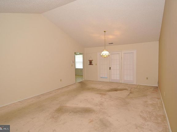 4th image of 304 Wagon Wheel Cir