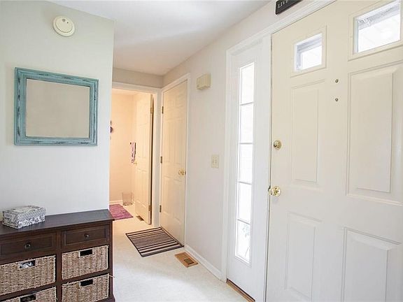 5th image of 109 Courtshire Ln