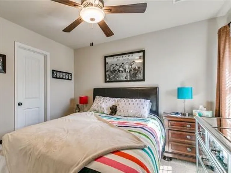 2400 Golden Ln — Photo 22