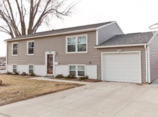 902 Owen St NW, Cedar Rapids, IA 52405