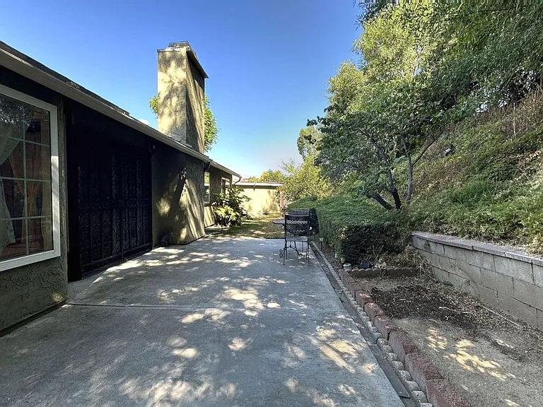 6064 Laura Ln — Photo 18