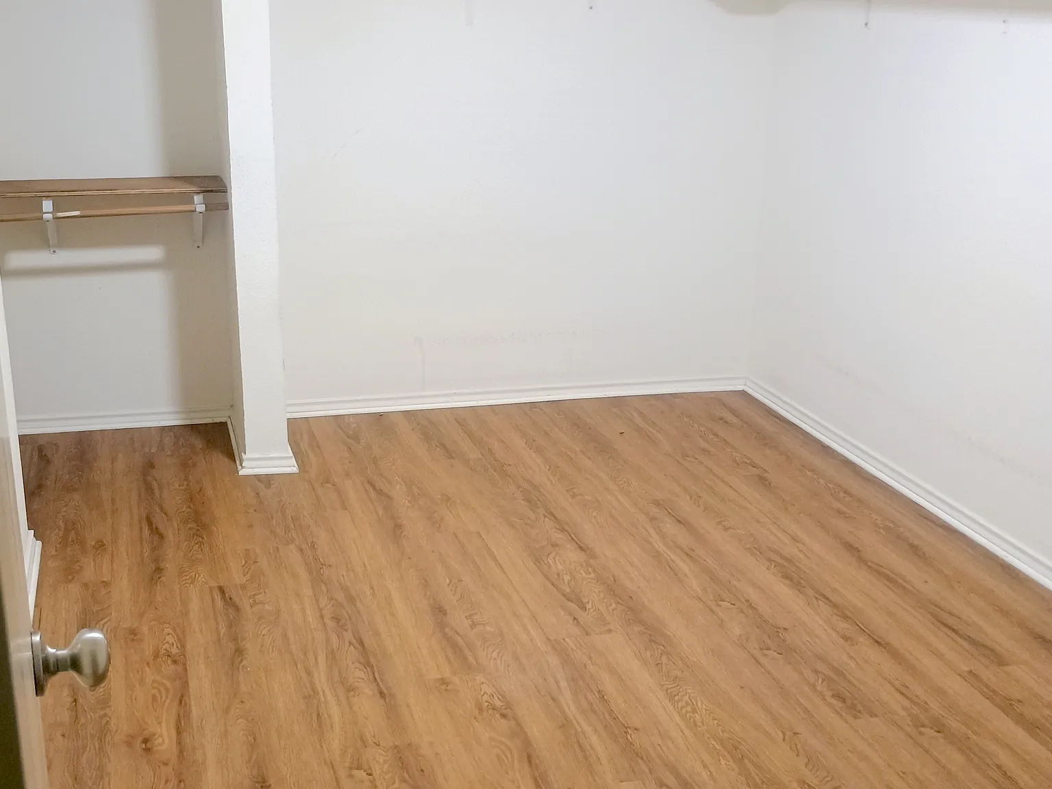 1 bed, 2.5 bath, 2912 sqft, $400 — Photo 1