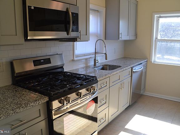 5th image of 246 Ardmore Ave